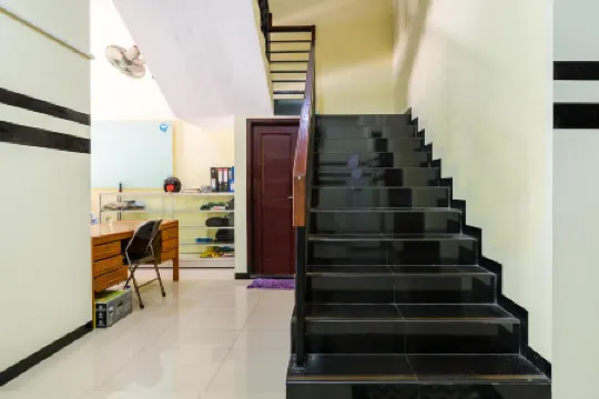 RedDoorz Syariah @ Ketintang Surabaya Отели рядом с достопримечательностью «Java Aquatic»