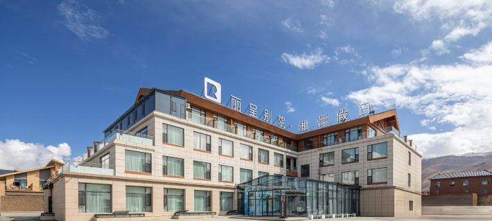 Lizun Residence·Xiangjiang Holiday (Saer Kul Lake Branch) Hotel di Bole