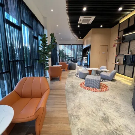 Otel Hotel Suite Отели рядом с достопримечательностью «Lin's Swan Garden»