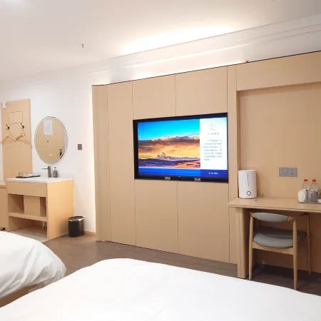 Purang Glory Peaks Hotel