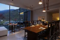Four-Goddess Mountain Cloud View Fan's Lodging - Mountain View