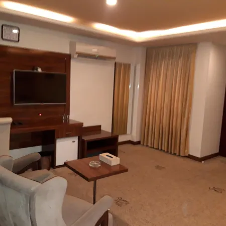Dynast Hotel