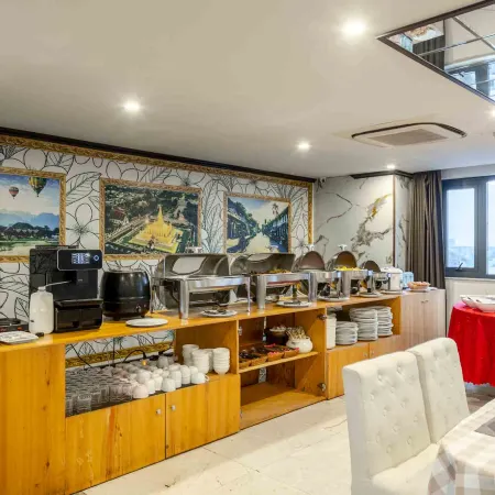Aaron Hotel Отели рядом с достопримечательностью «Ват Чан»