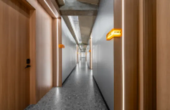 Sea of Flowers Esports Hot Spring Hotel (Dujiangyan Nanqiao)