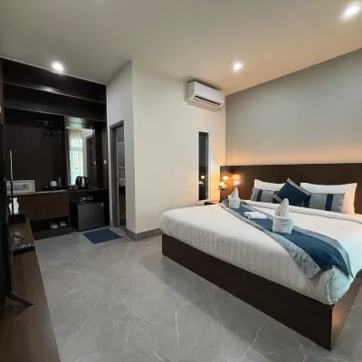 Tulip Elegant Riverside Vang Vieng Hotels near Wat Kang
