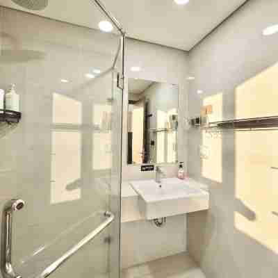 Oasis Grove Suites - Luxury Apartment Hotel Rooms