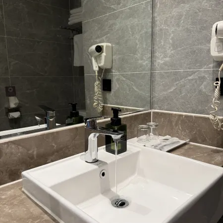 KAJU Hotel (Xi'an Bell and Drum Tower Huimin Street) Отели рядом с достопримечательностью «Колокольная башня»
