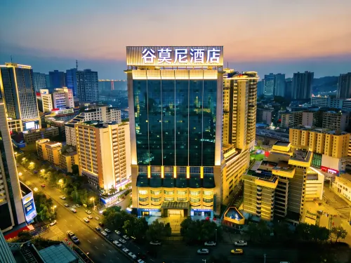 谷莫尼丨Metro 高空城景酒店（貴陽噴水池地鐵站太平路網紅街店） - 停車場