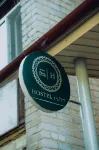 HOSTEL 13/77 - parking