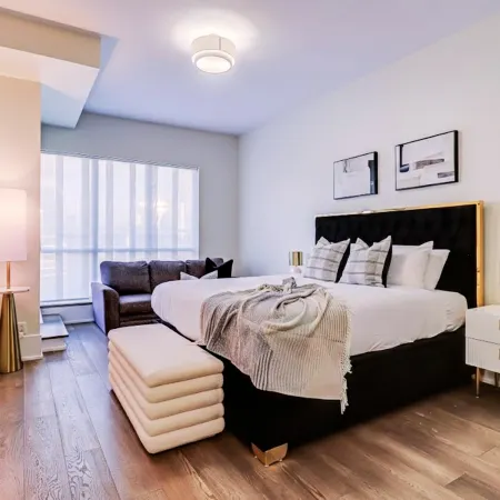 Metropolis Loft - CN Tower