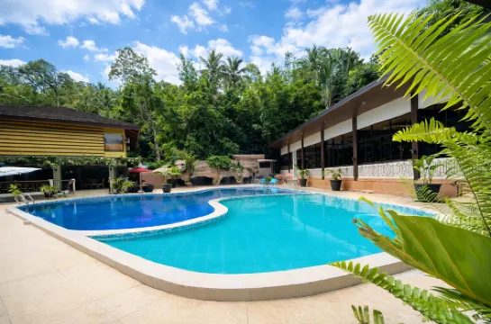 Kamayan sa Palaisdaan Hotel and Resort Quezon