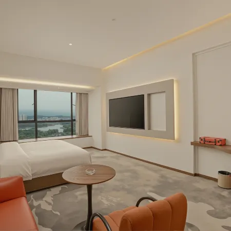 Sixi Homestay (HezhouAilian Lake Qilin Plaza)