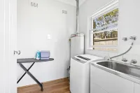 Quiet Rooms – Steps from Train & Shops - Pensionat