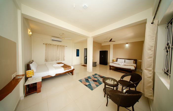 YogiTree Hotels的水波飯店