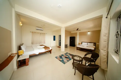 Aqua Wave by YogiTree Hotels