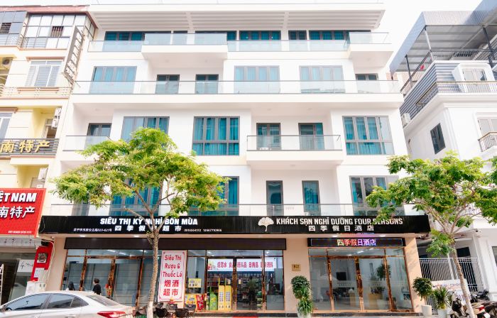 Khách sạn Holiday Seasons