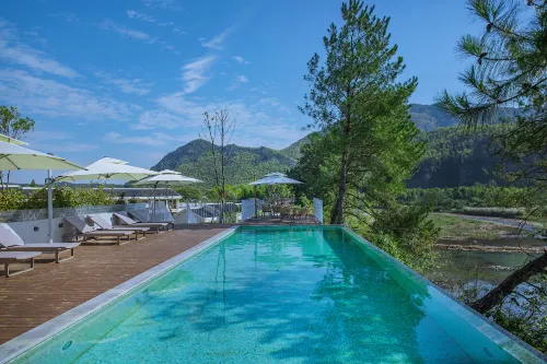 Yuannan Yard Yeluxury View Homestay (Yuannan Sichuan-Tibet Line Moon Bay Scenic Area Branch) - Airport Shuttle