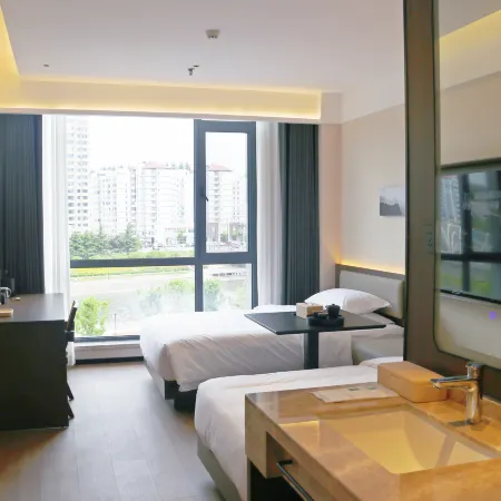 Huancheng Zhixuan Hotel