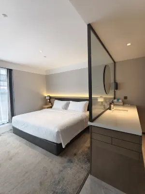 Rezen Hotel (Bayannur Lin Yizhong)