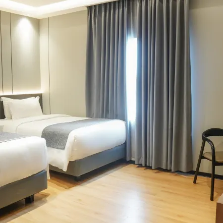 New Hollywood Hotel