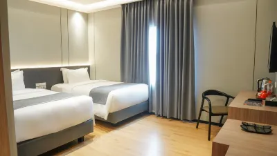 New Hollywood Hotel Отели в г. 