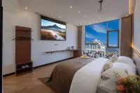 Sunlit Golden Mountain · Naxi View Beauty Court (Baisha Ancient Town Branch) - วิวภูเขา