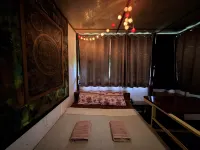 Good Life Dacha Riverside & Parkside Retreat Hotel di Pai