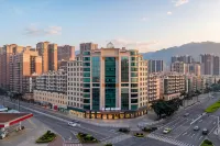 Lingjian Holiday Hotel (Qingyuan Gu Long Xia Wanda Plaza)