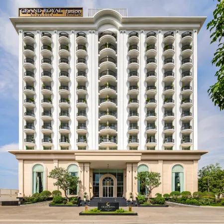 Grand Royal Riverside Hue, Fusion Collection