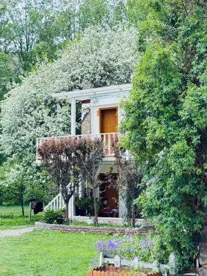 Xinduqiao Gesang Garden Inn - Inns