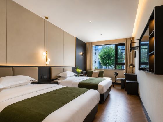 Zhuoyue Lanting Hotel (Suzhou Guanqian Street Humble Administrator's Garden)