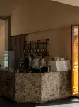 KIOWLAN Retreat · Golden Sunrise Snow Mountain Manor - bar