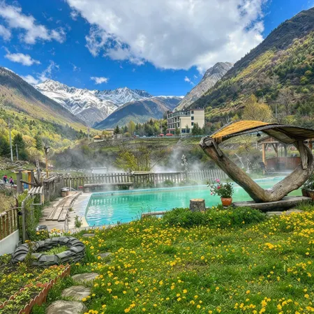 Kangding Middle Ancient Hot Spring Inn