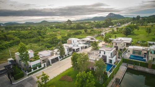 LAKE VIEW POOL VILLA - Parking