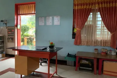 OYO 90770 Wisma Rima Melati Hotel dekat Pantai Karsut