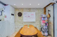 Le Village Montmartre by Hiphophostels