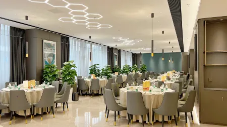 World Traders Hotel Zunyi Отели рядом с достопримечательностью «Zunyi Ocean World»