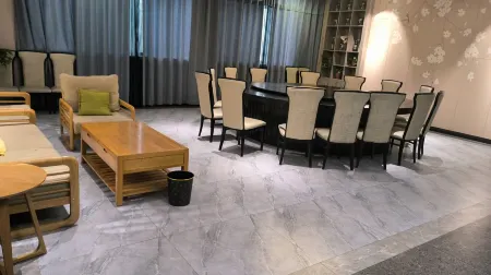 Suide Humanities Hotel (Henan Mechanical and Electrical College) Отели рядом с достопримечательностью «Henan Mechanical and Electrical Vocational College»