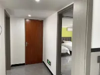 There is a B&B (Wangxiangu Scenic Area)