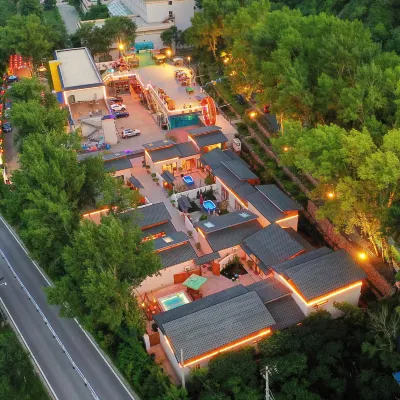 Furun Ziyou Zizai Automobile Culture Theme Hostel Hotels near Longqingxia Ice Lantern