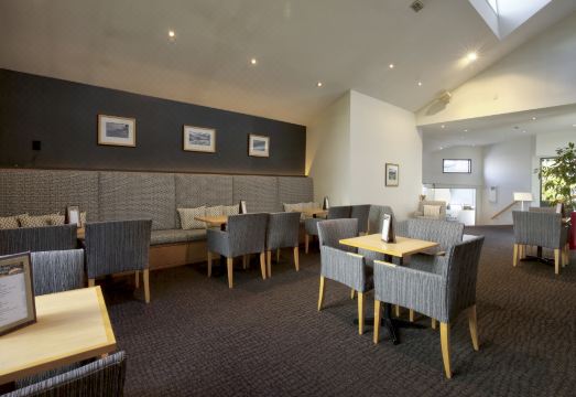 시닉 스위트 퀸스타운의 넓은 객실과 발코니 전망