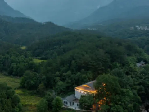 Floral Hotel· Lushan Yuyuan Pavilion Hotel (Lushan Love Guanyin Bridge Store) Hotels near Three Cascades Waterfall