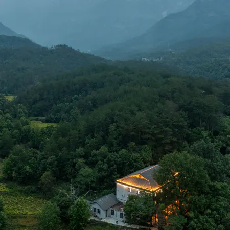 Floral Hotel· Lushan Yuyuan Pavilion Hotel (Lushan Love Guanyin Bridge Store)