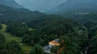 Floral Hotel· Lushan Yuyuan Pavilion Hotel (Lushan Love Guanyin Bridge Store) 하이후이전/해회진 여객터미널 주변 호텔