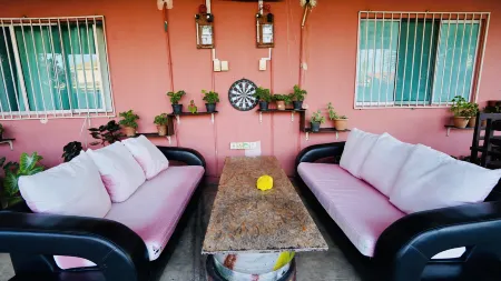 Hua Qiao Home