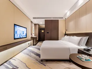 Ramada Bayonne Hotel