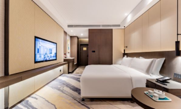 Ramada Bayonne Hotel