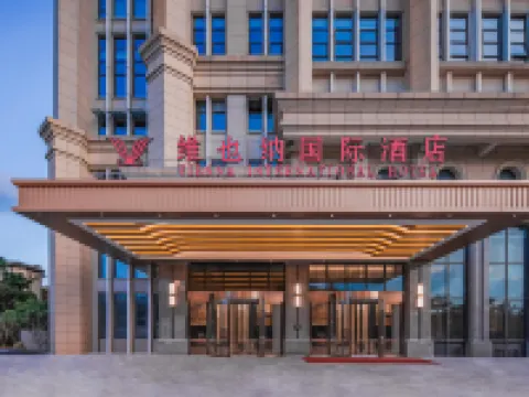 Vienna International Hotel (Haikou Binhai Avenue Xixiu beach branch) Hotels near Holiday Beach