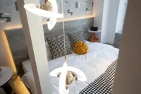 Fuzhou Xinyue Light Luxury Cinema Jiangjing Apartment