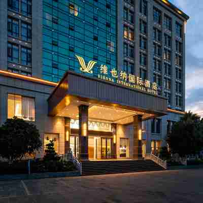 Vienna International Hotel (Baoshan High-speed Railway Station Wuyue Plaza) Hotel Exterior